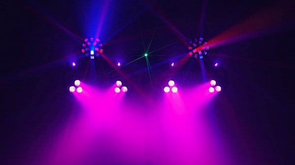 Location rampe jeux de lumière LED multi effets pour mariage, soirée d'anniversaire, animation DJ ou événement pro à Metz, Nancy, Lorraine, Luxembourg